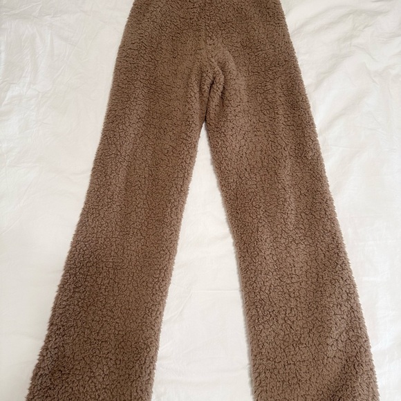 SKIMS Tan Sherpa Pants - Picture 2 of 6